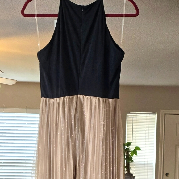 Beautiful long dress black and beige gold size S New with Tag - Picture 2 of 8